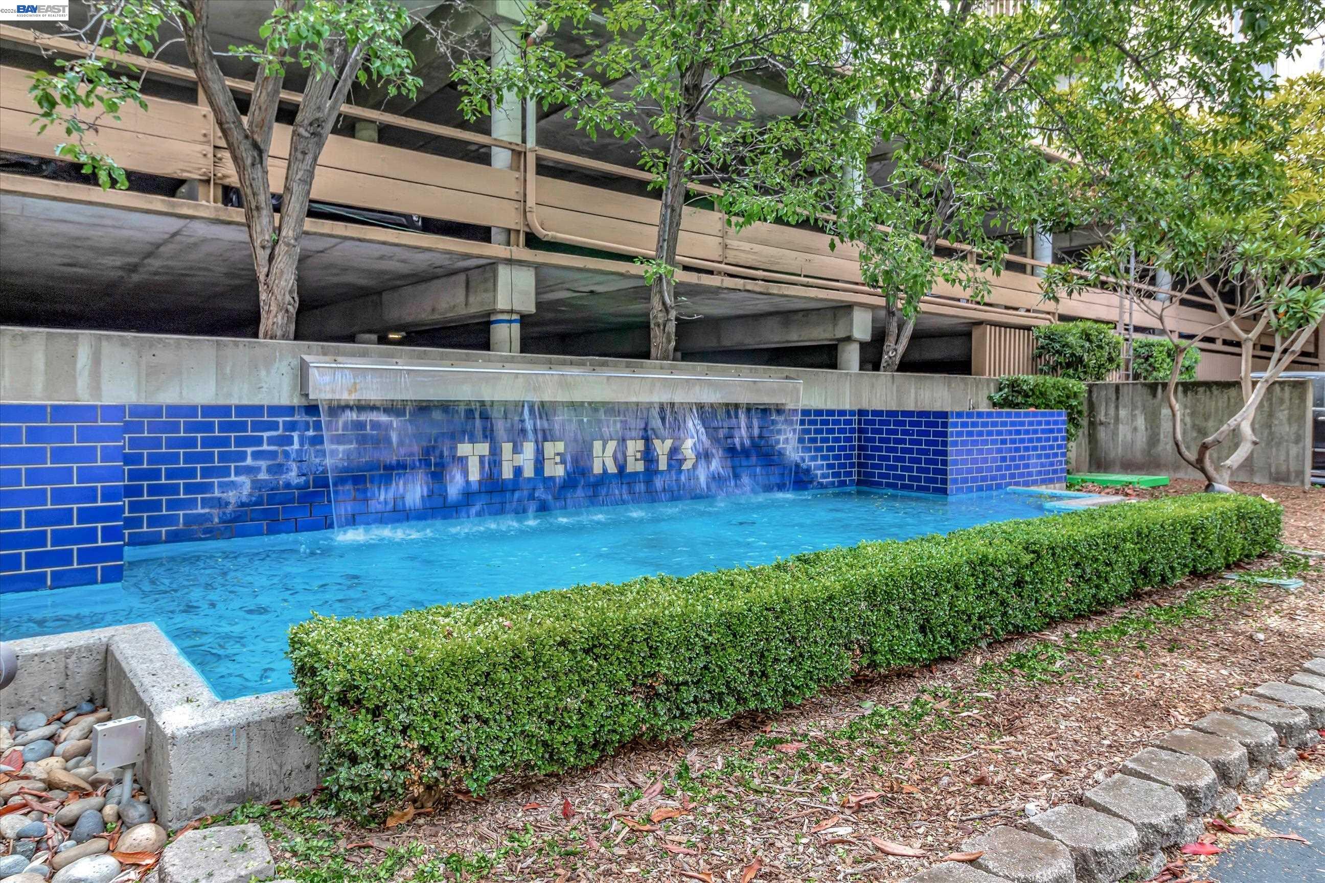 410 N Civic Dr #302 — photo