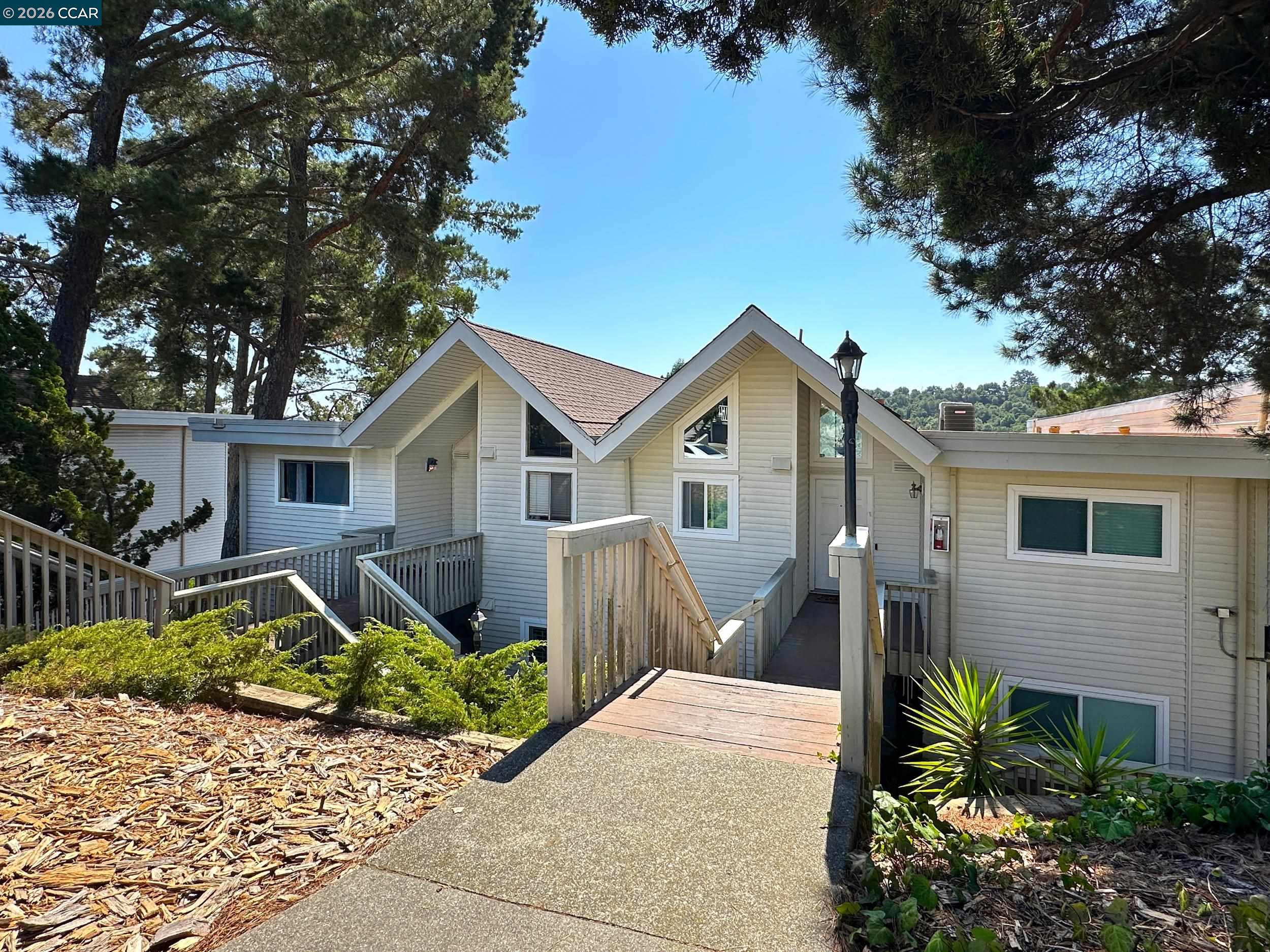 1984 Ascot Dr #C — photo