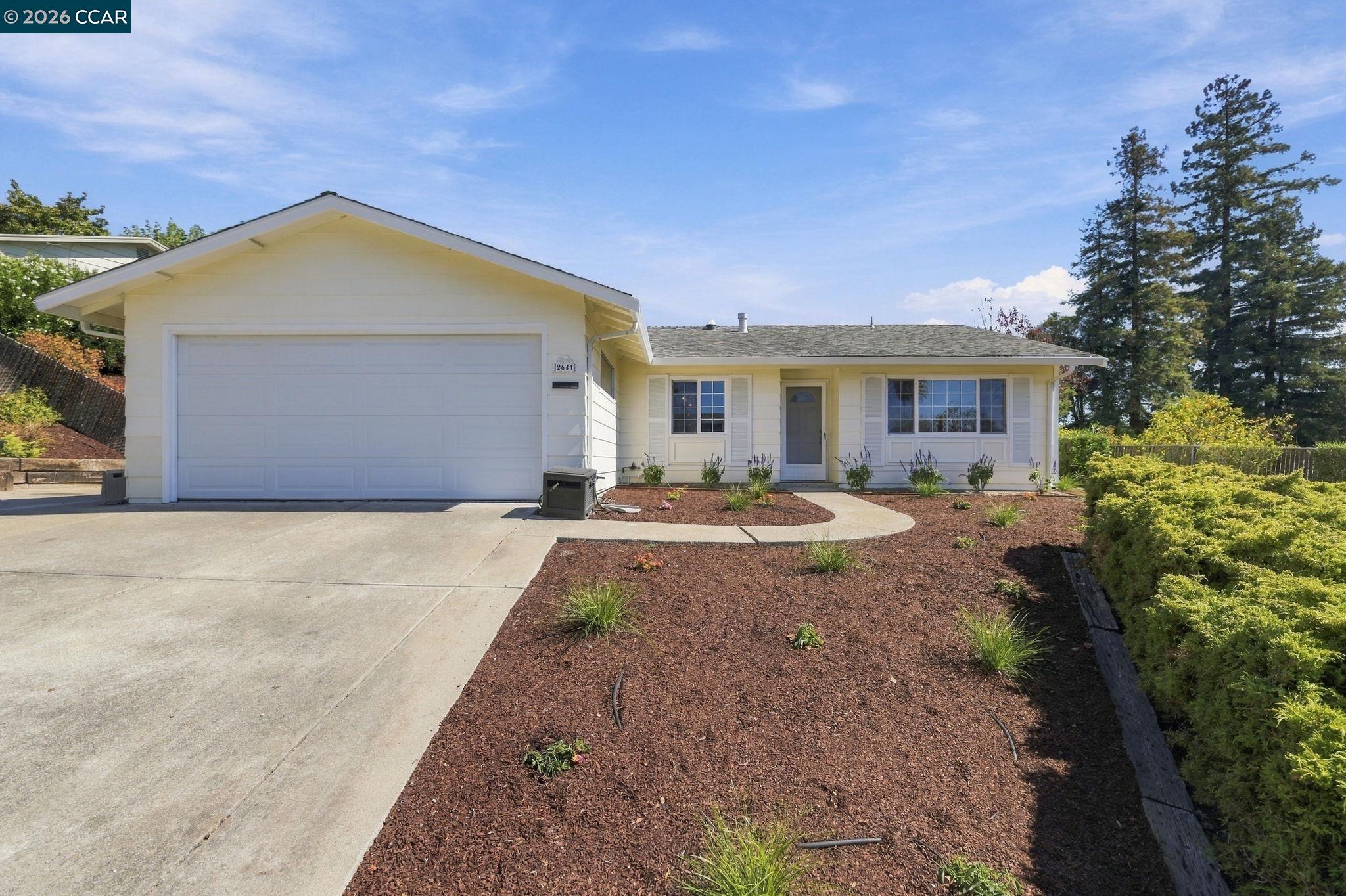 2641 Lassen Way — photo