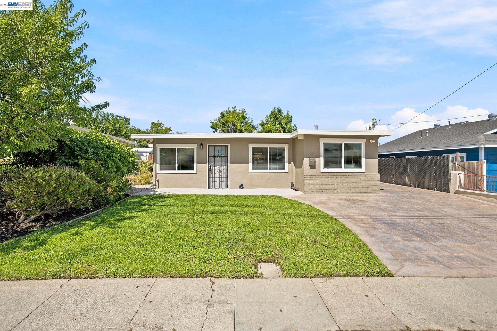 15 Inlet Drive — photo