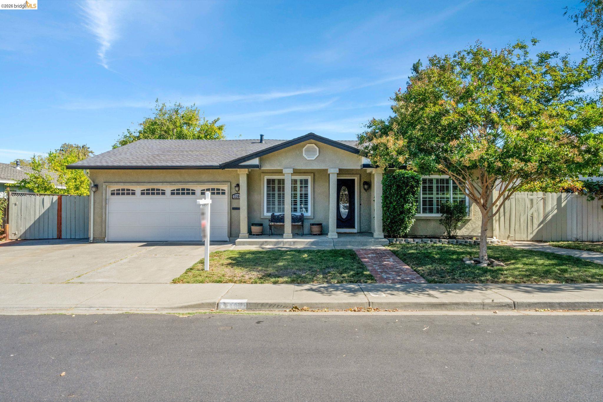 2384 Woodthrush Way — photo