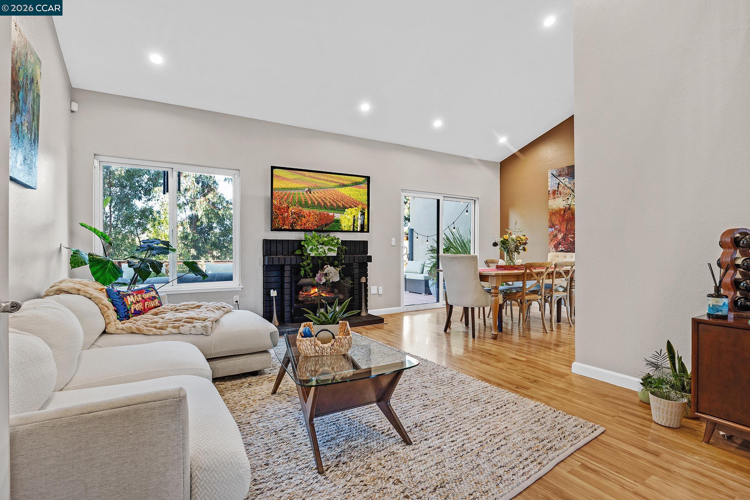 35 Sapphire Ct — photo