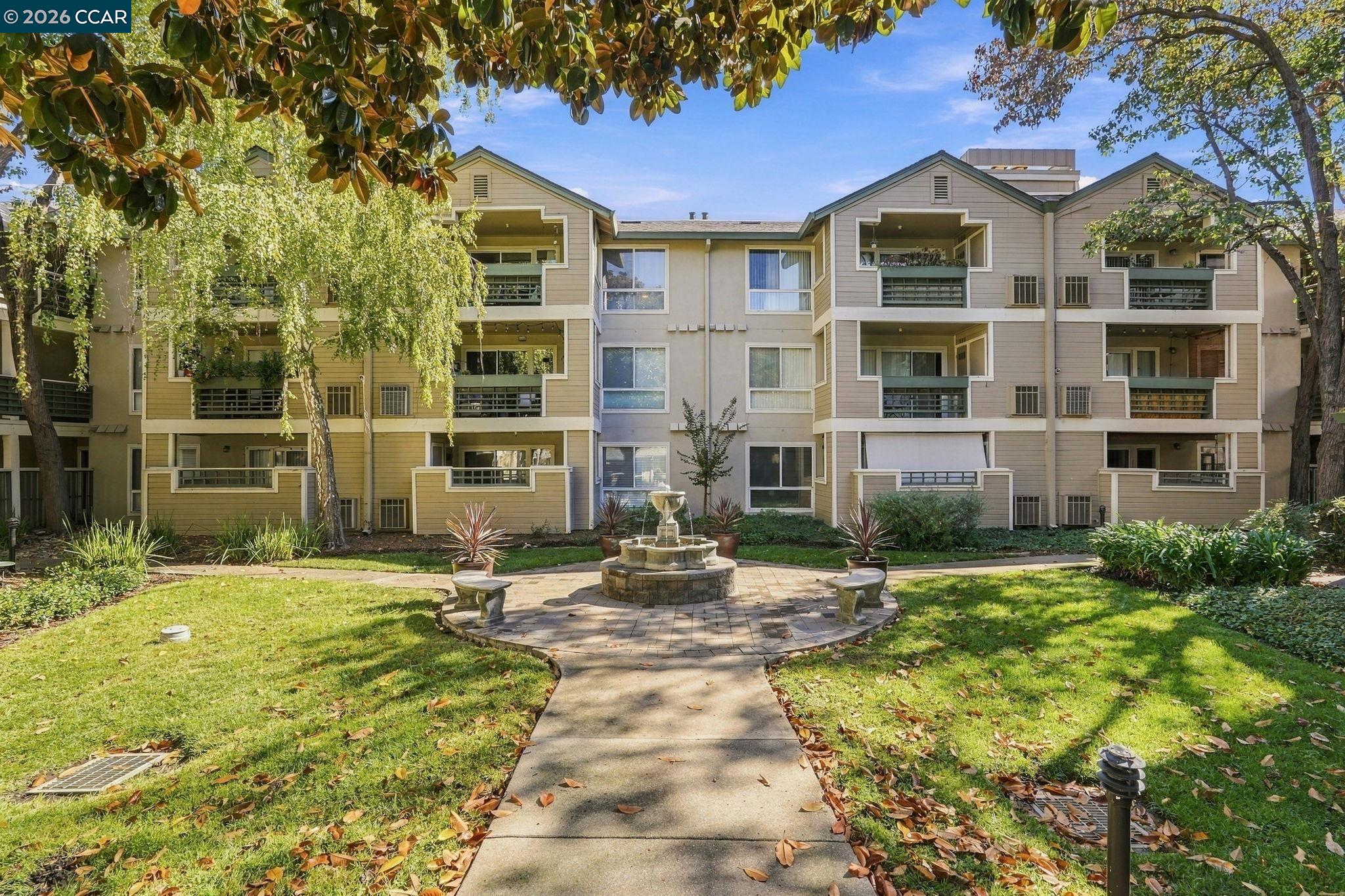 2550 Oak Rd #111 — photo
