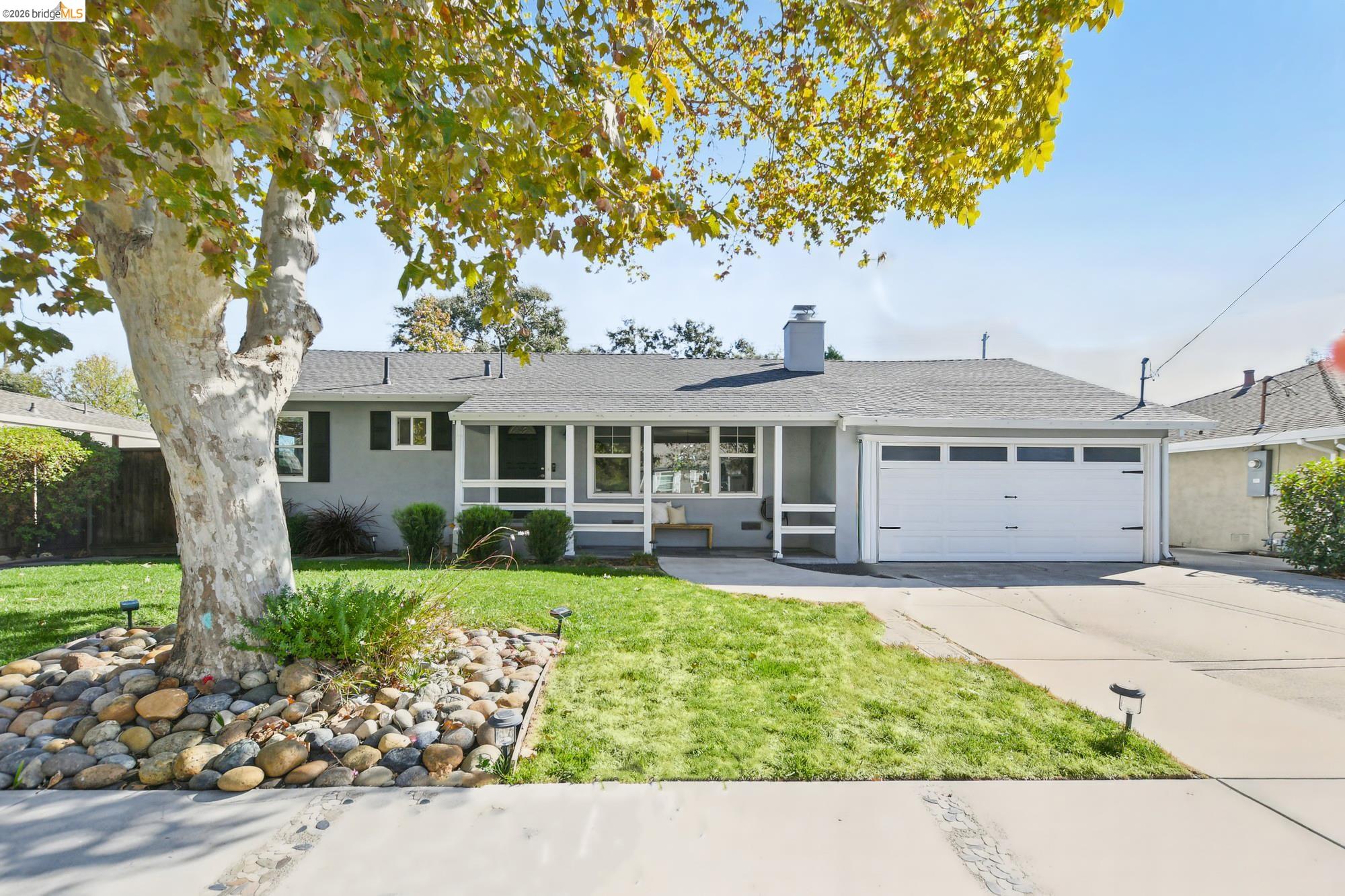 1007 Esther Dr — photo