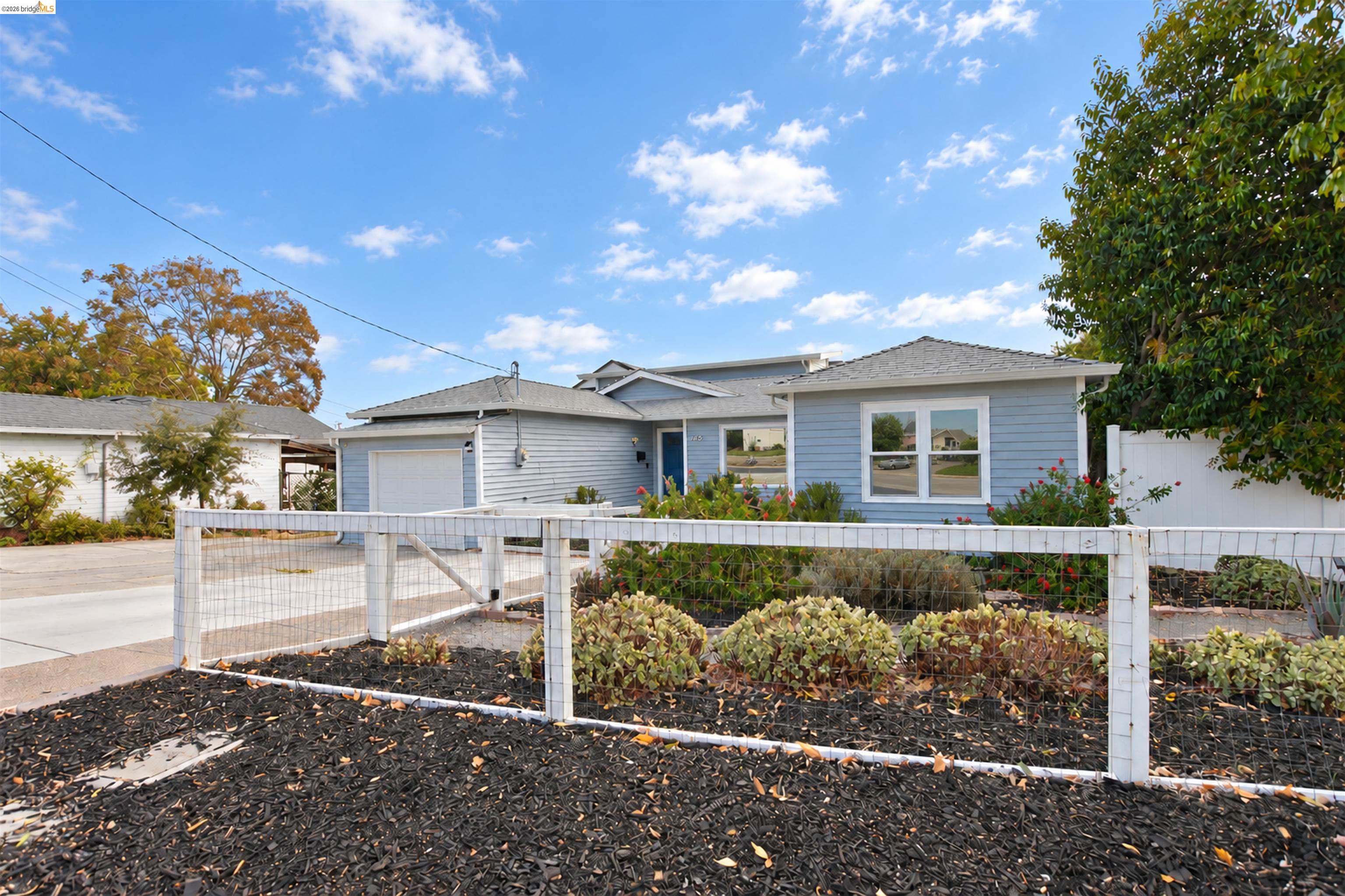 115 Roslyn Dr — photo