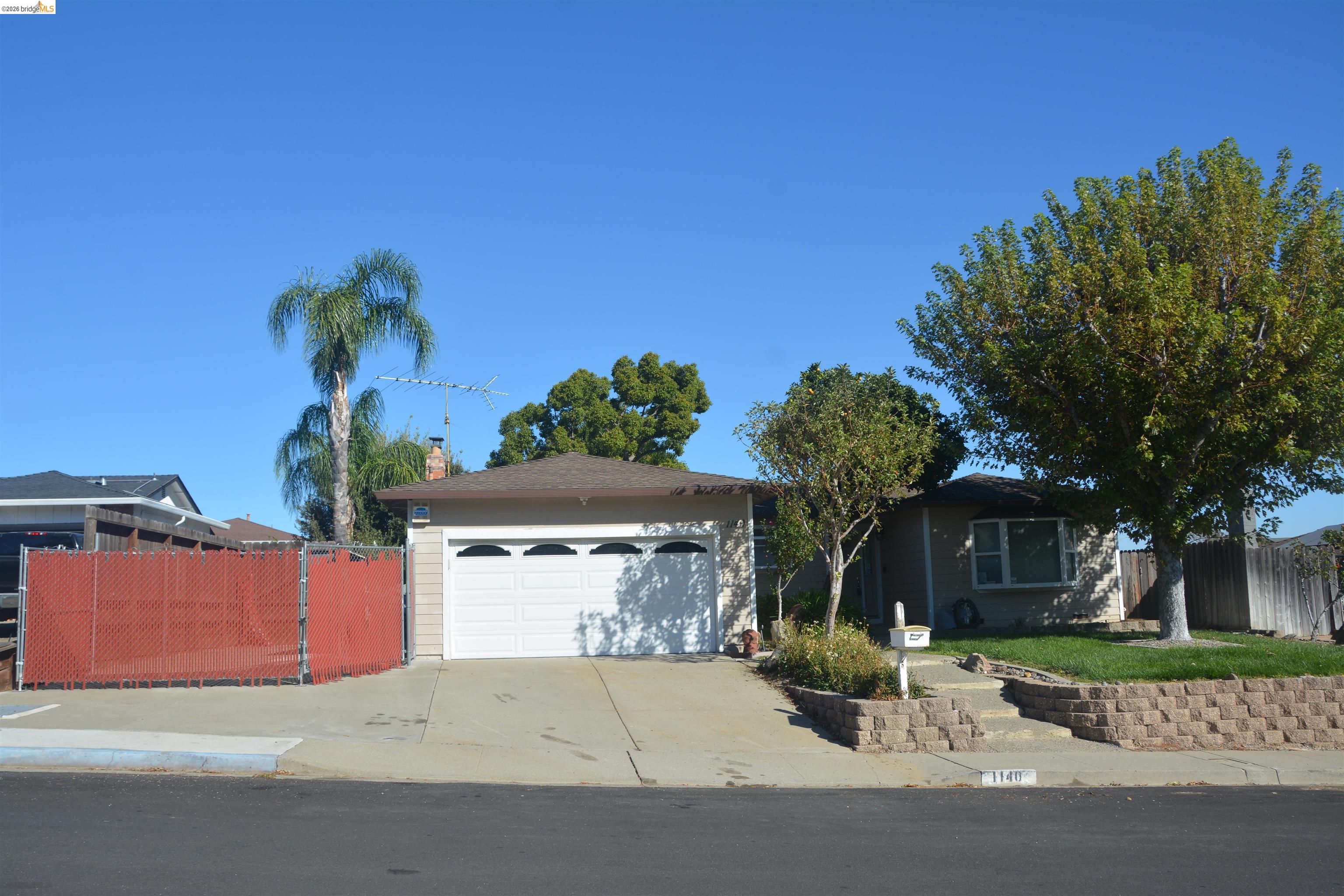 1140 Los Palos Ct — photo