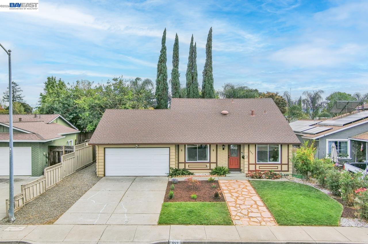 557 Alameda Dr — photo