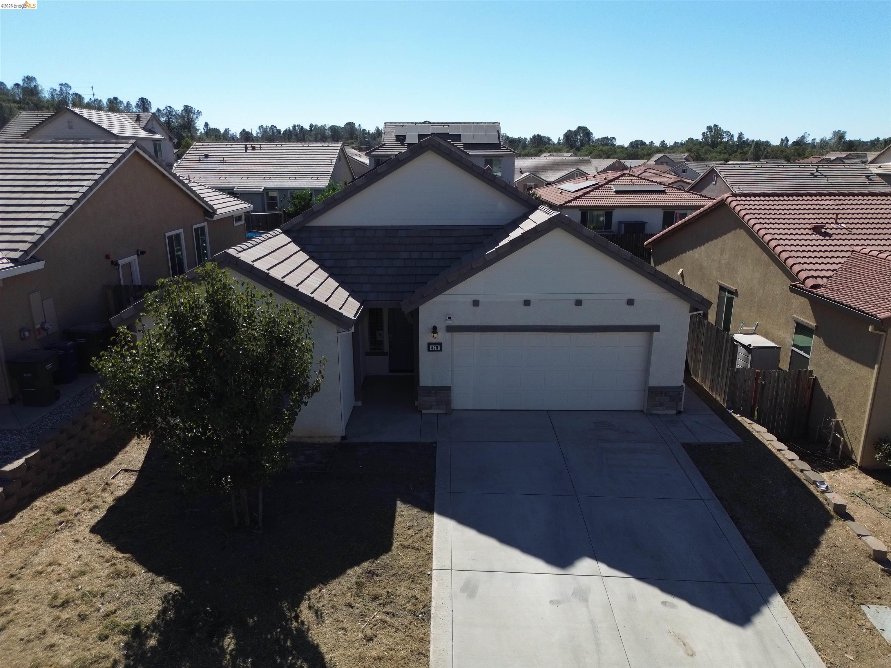 579 Honeysuckle Dr — photo