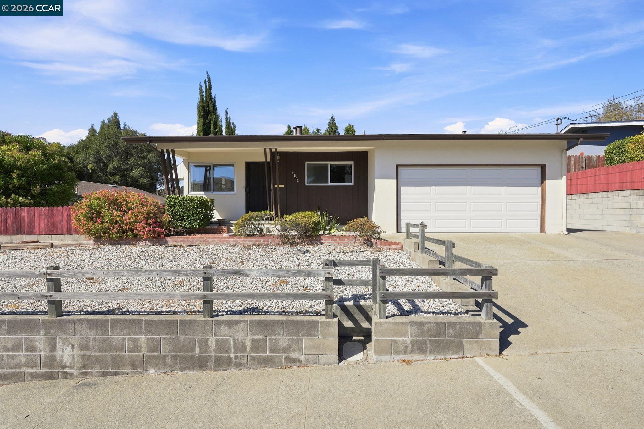 2552 Henry Ave — photo