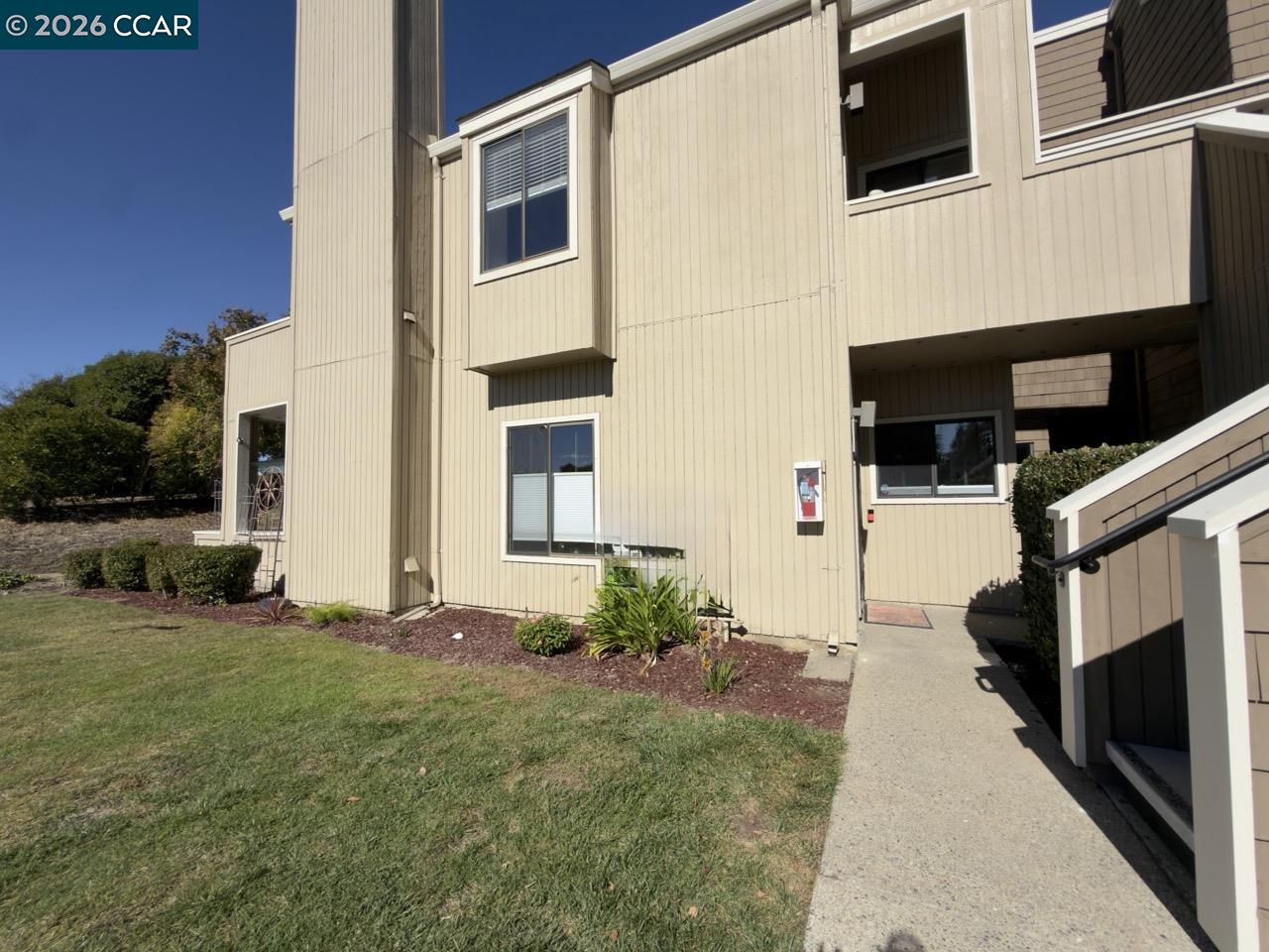382 S Overlook Dr — photo