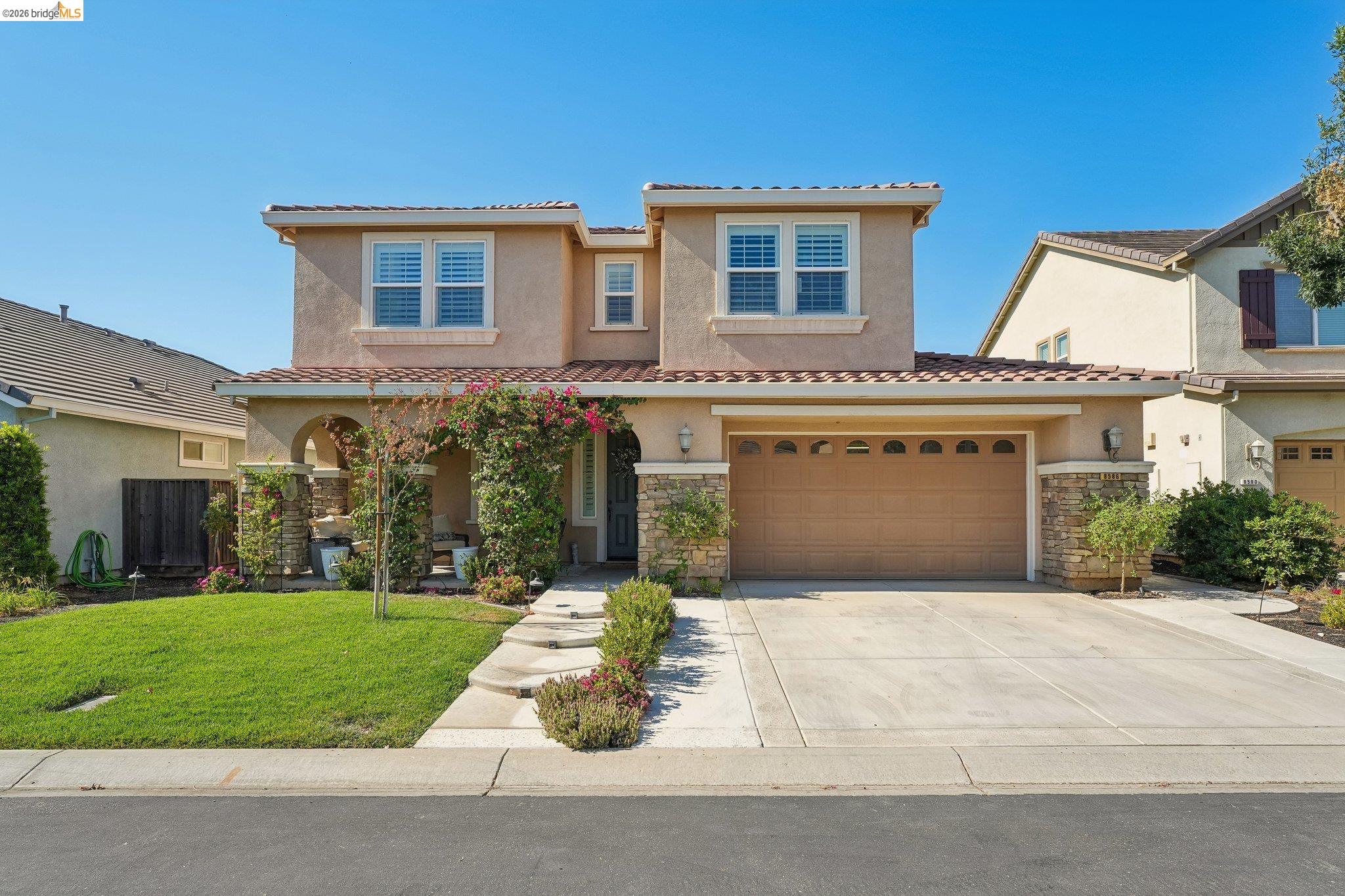 8586 Pinehollow Cir — photo