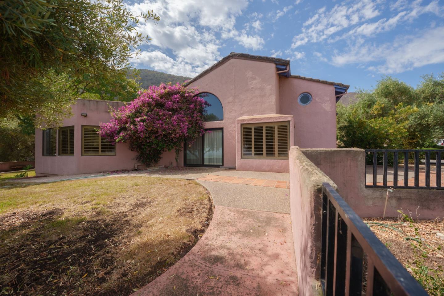 1352 River Road — photo