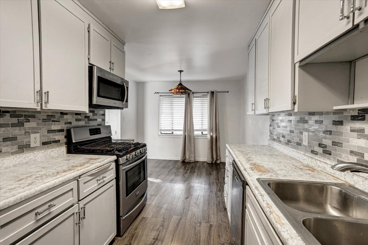 2114 Teakwood Street — photo