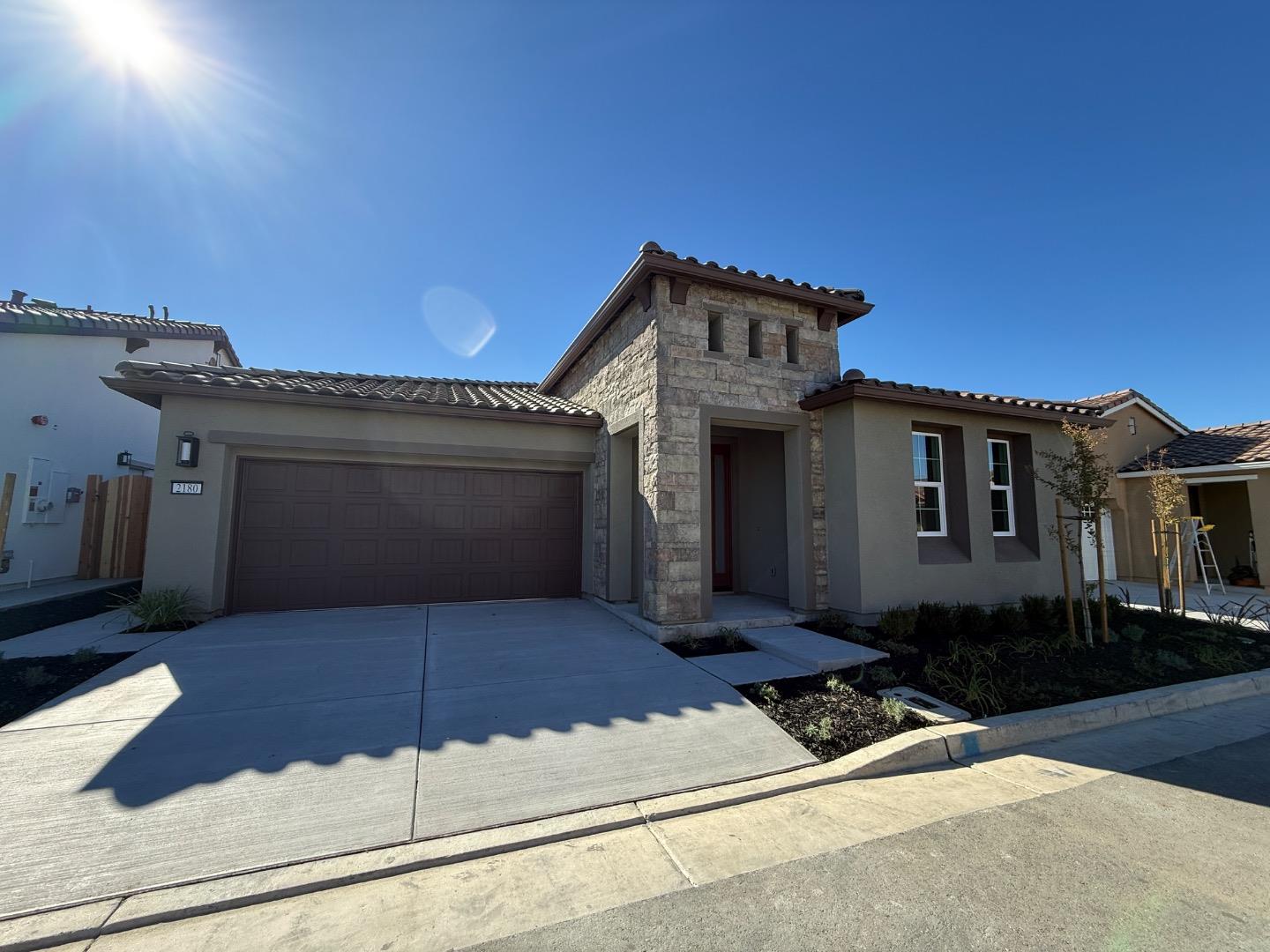 2180 Red Oak Drive — photo