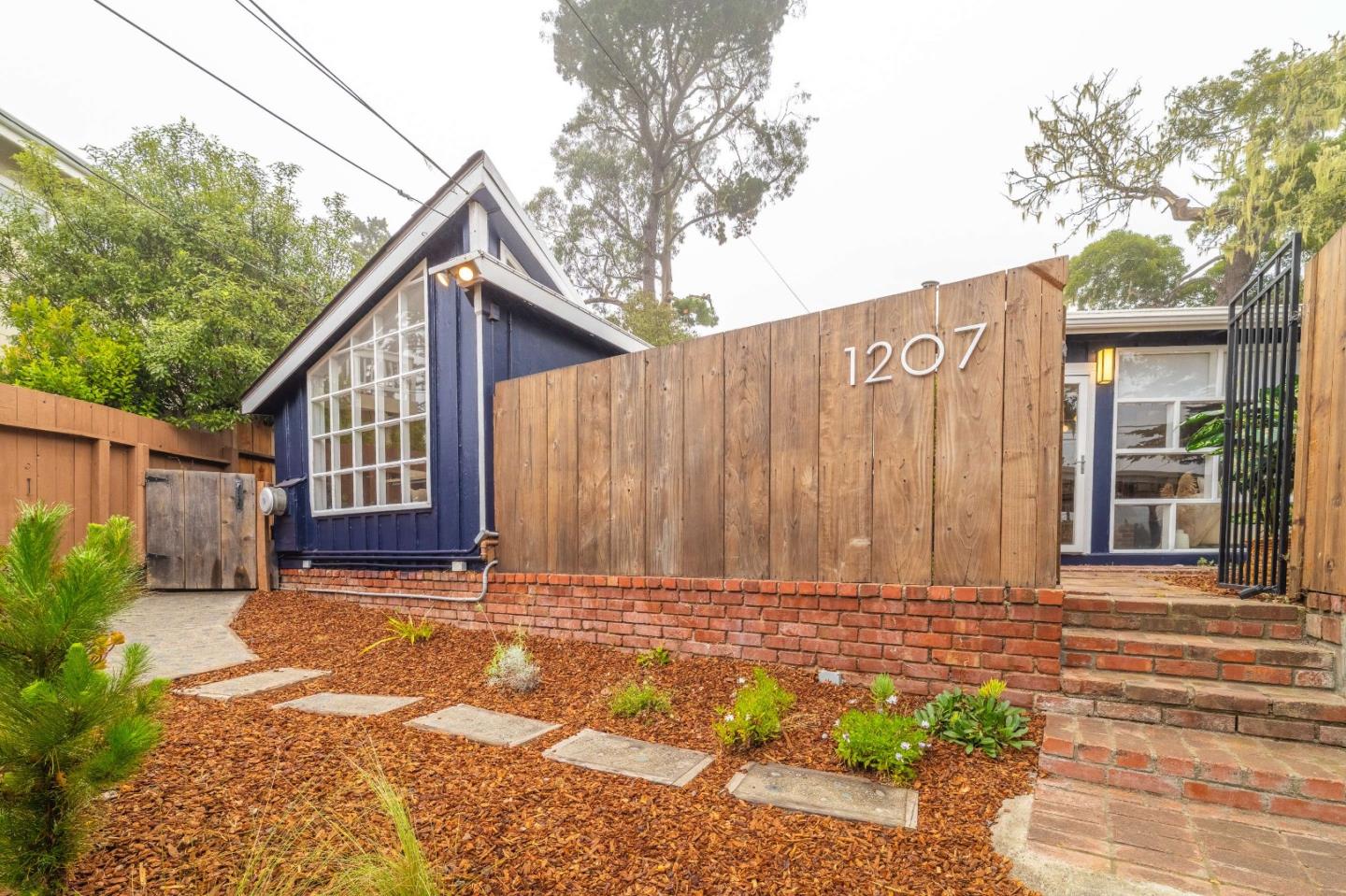 1207 Presidio Boulevard — photo