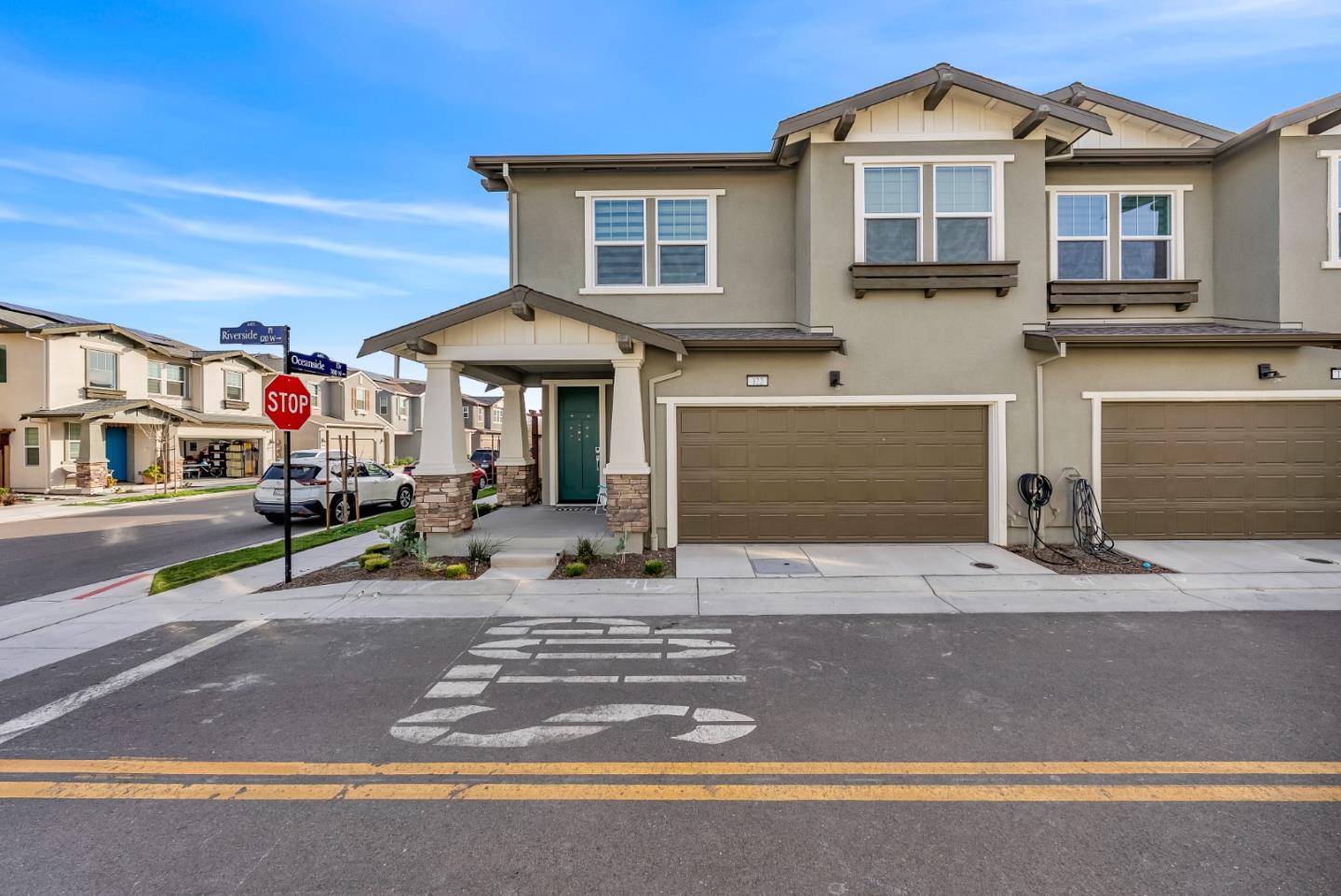 122 W Riverside Place — photo