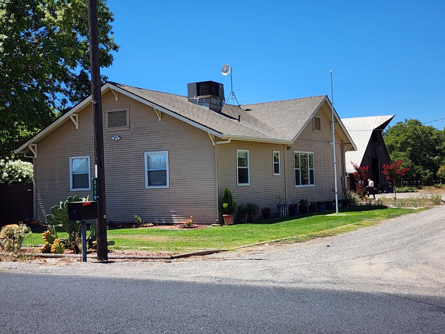 3719 N Hart Road — photo
