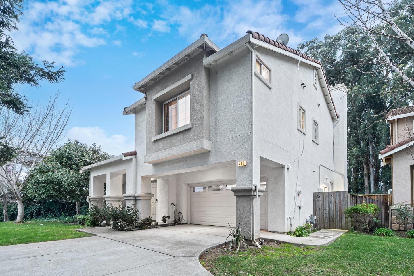 708 Raineer Court — photo
