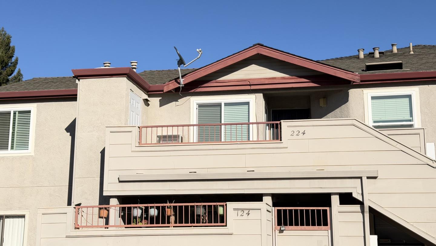 8 Lancaster Circle — photo