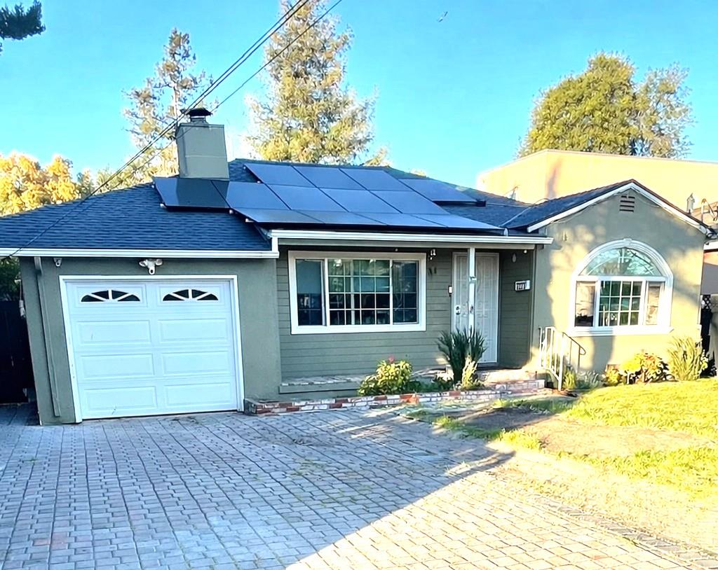 3223 Spring Street — photo