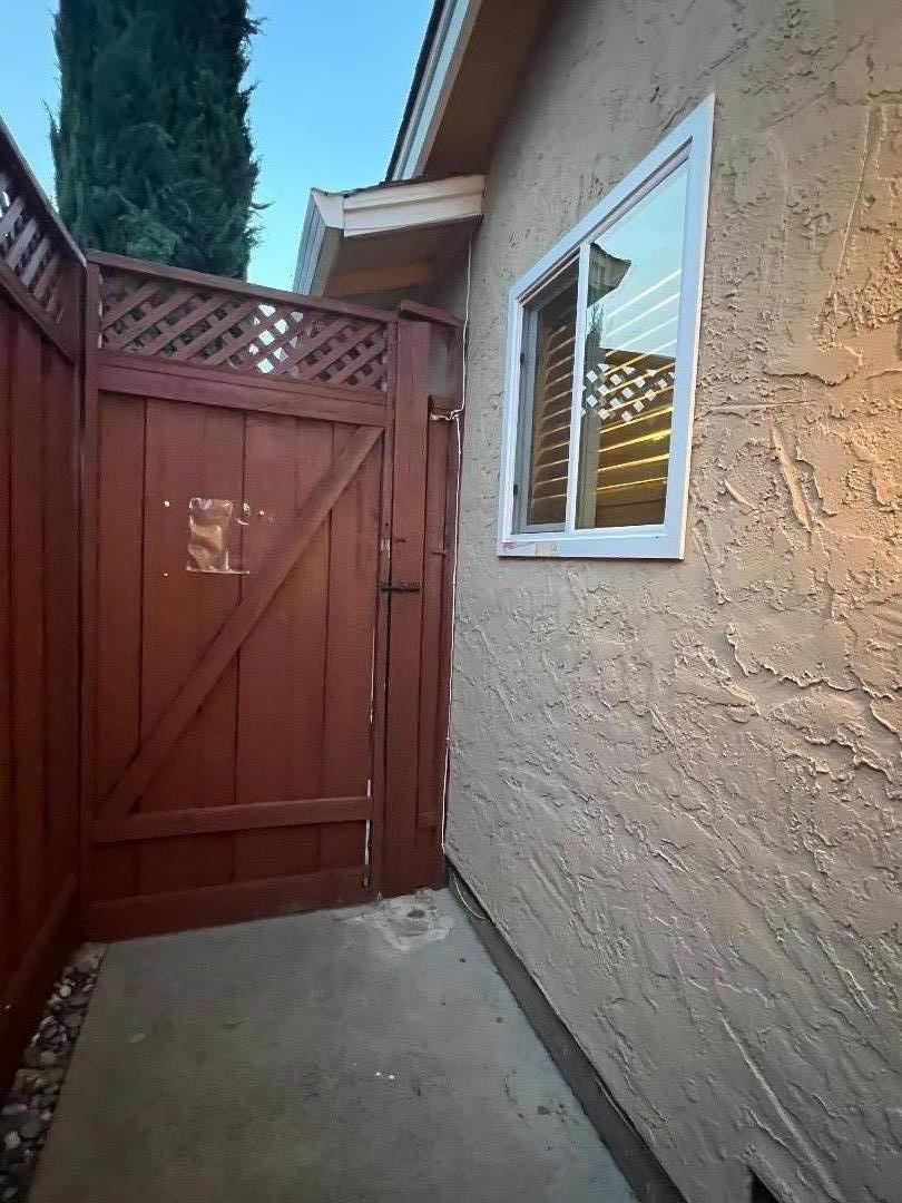 4724 Calle De Lucia — photo