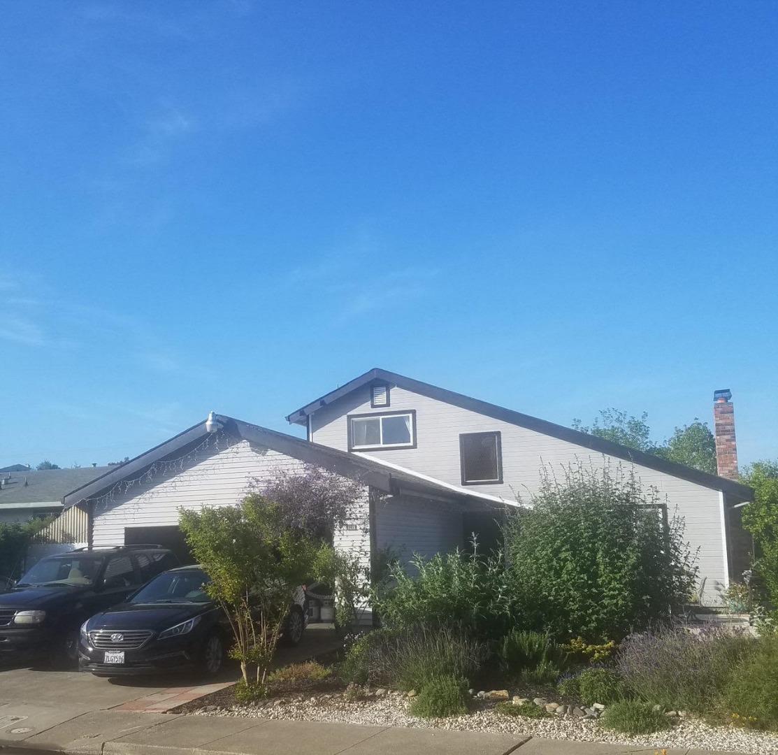 1011 Loyola Way — photo