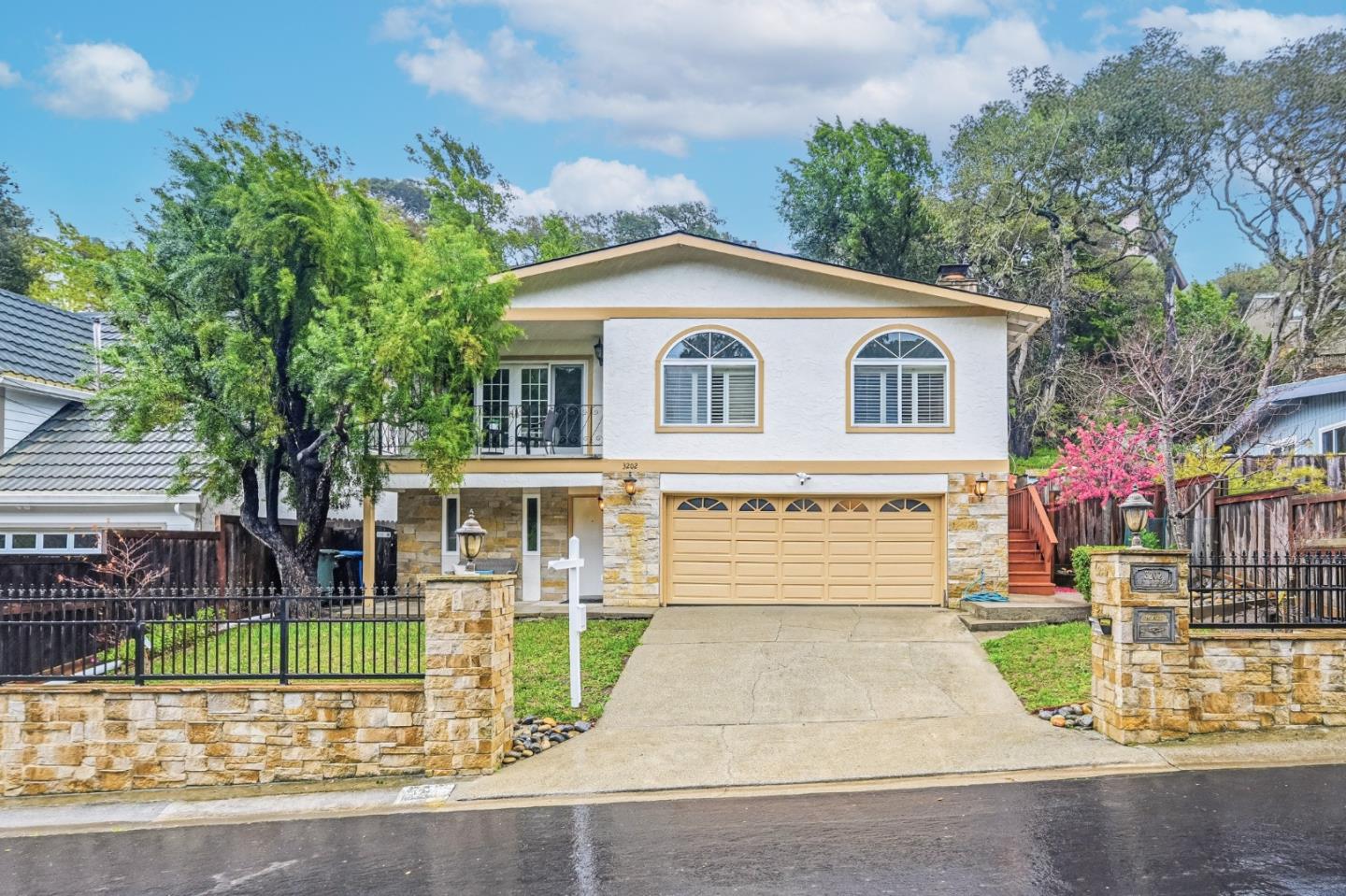 3202 E Laurel Creek Road — photo