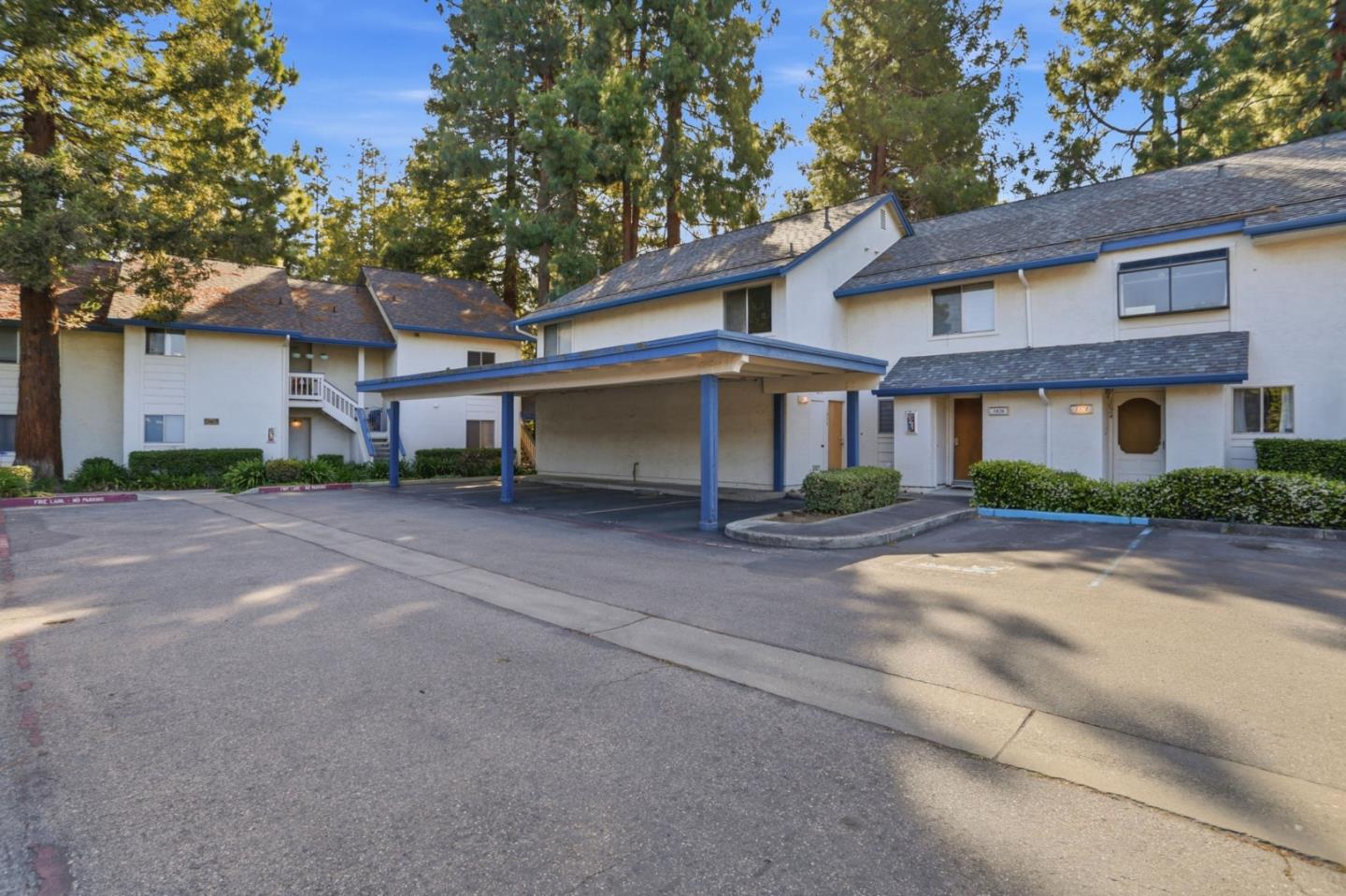 1028 Summermist Court — photo