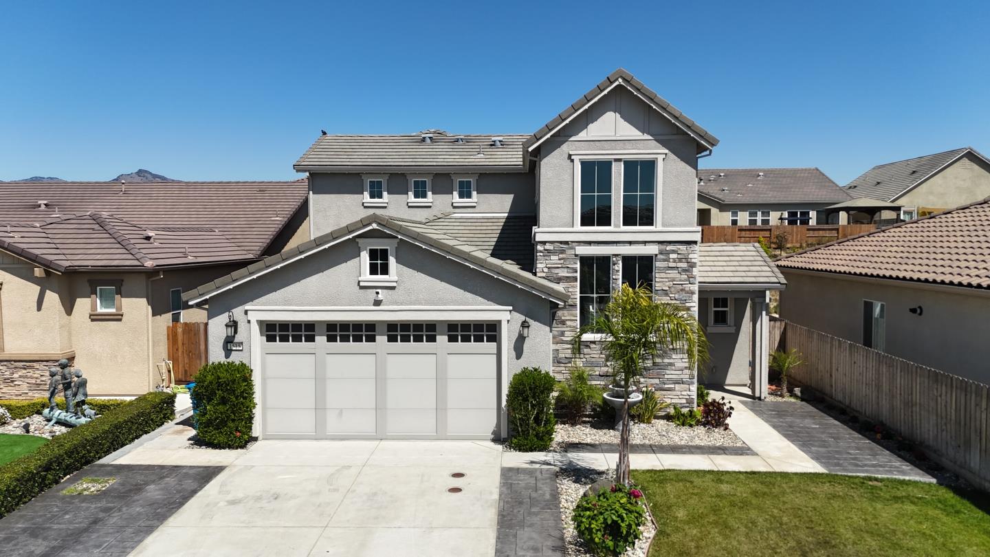 1515 Goldenstar Court — photo