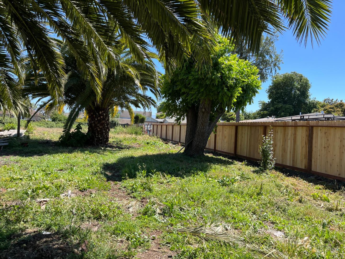 Home in East Palo Alto, CA 94303 — photo 2