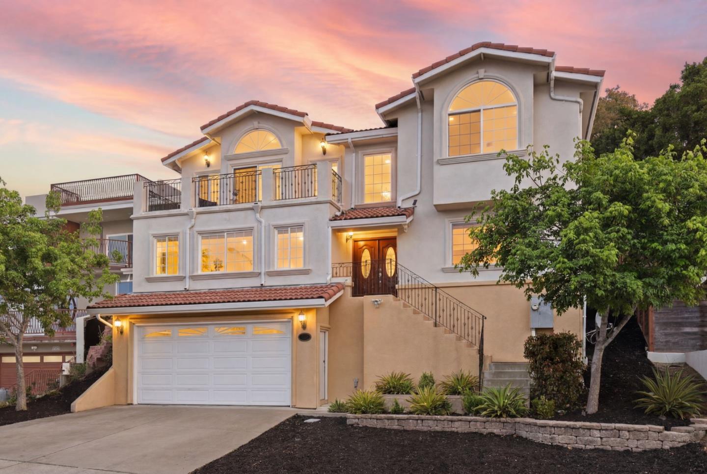 2390 Rainbow Court — photo