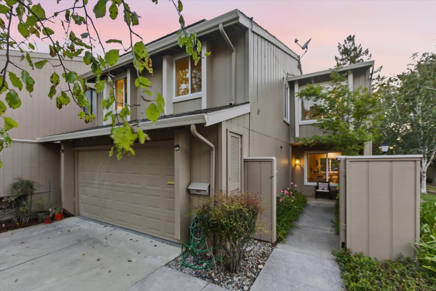 10157 Camberley Lane — photo