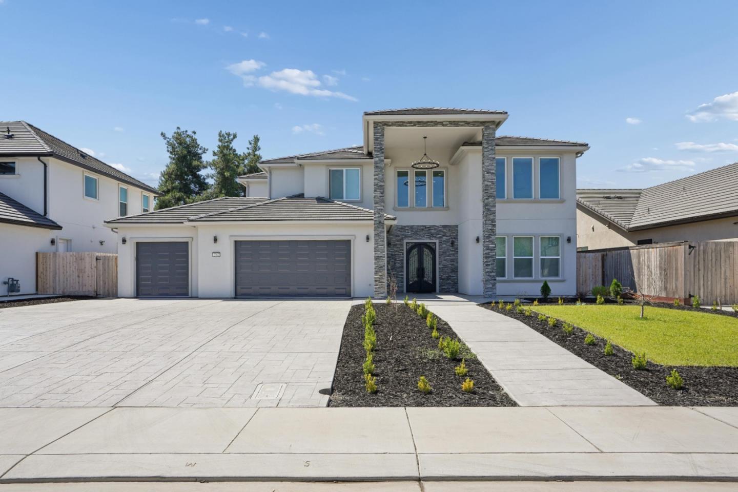 2362 Interlaken Court — photo