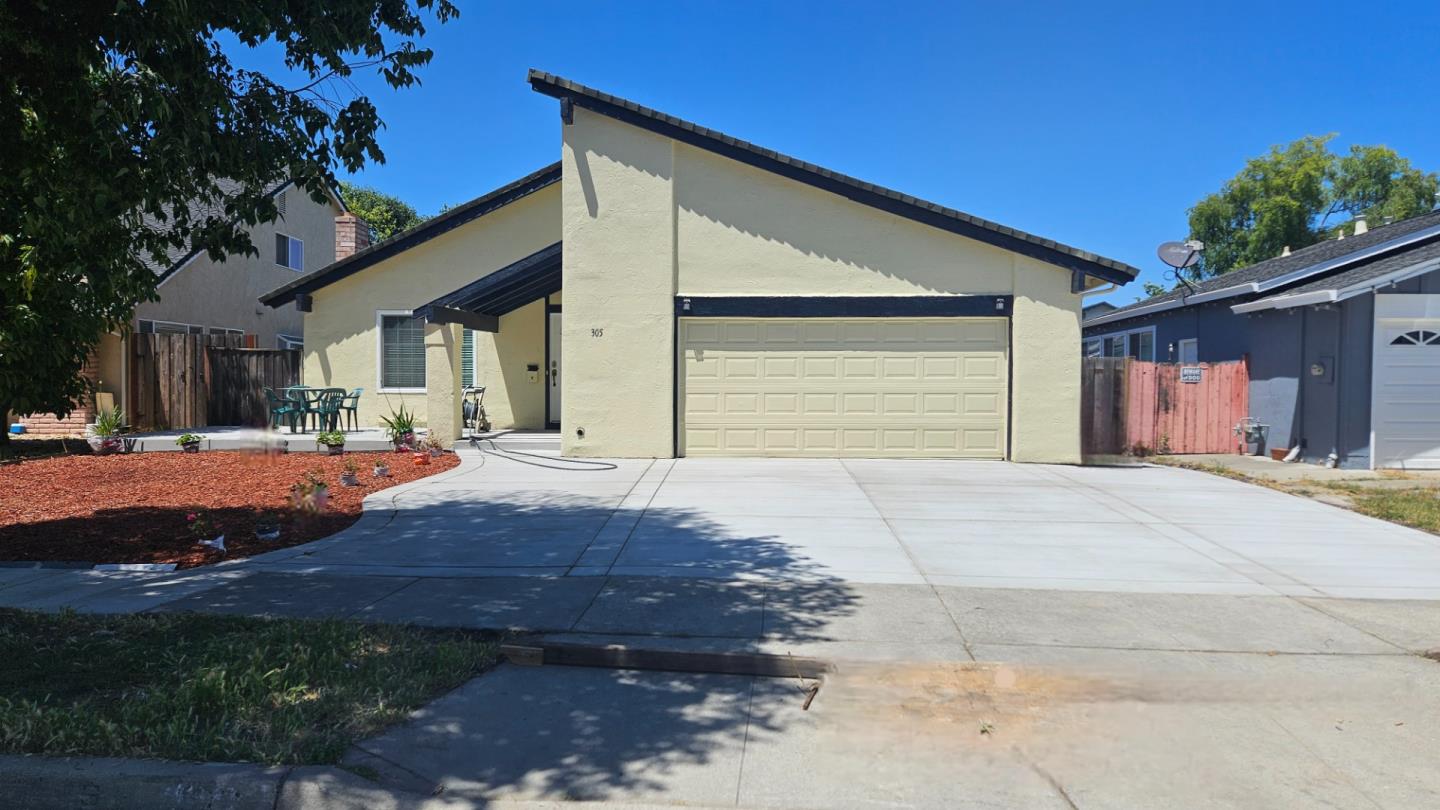 305 Lassenpark Circle — photo
