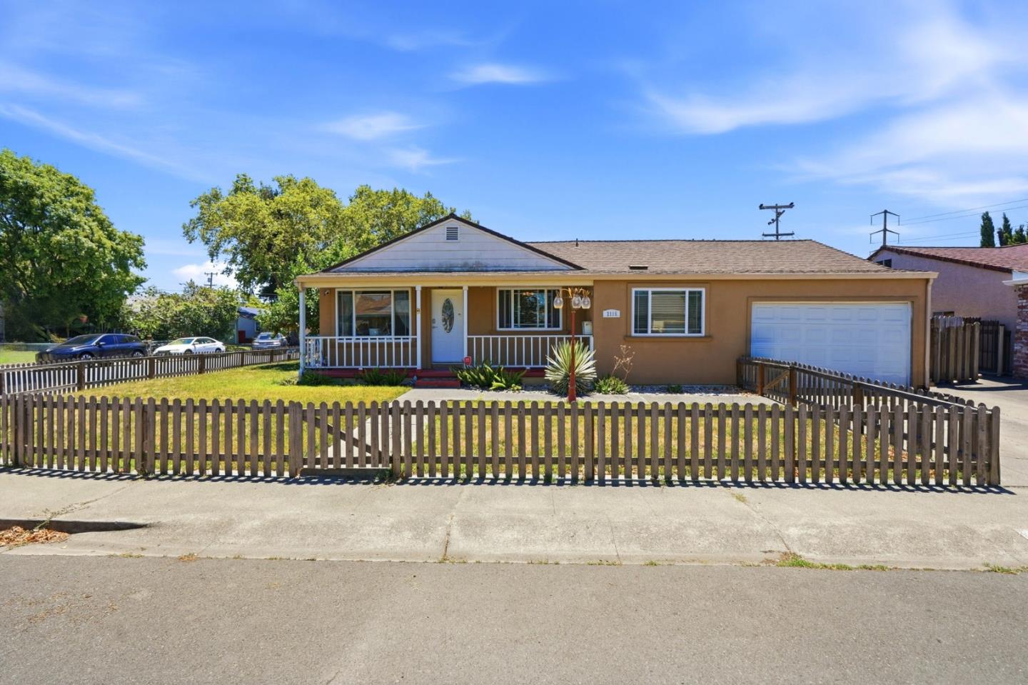 2115 Teakwood Street — photo