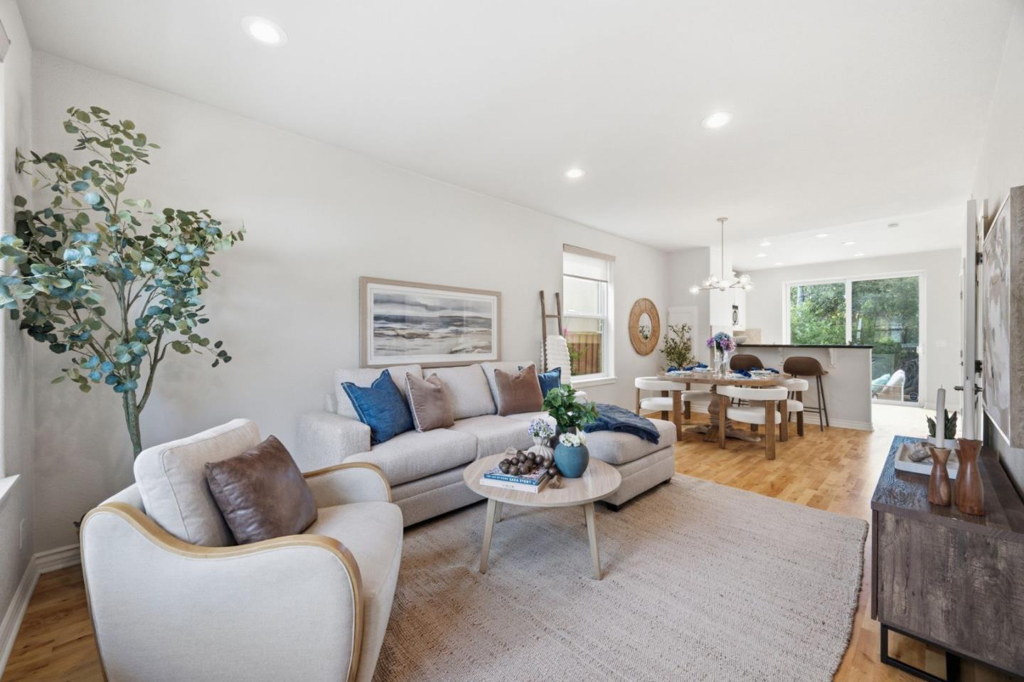 302 Creekside Village Drive — photo
