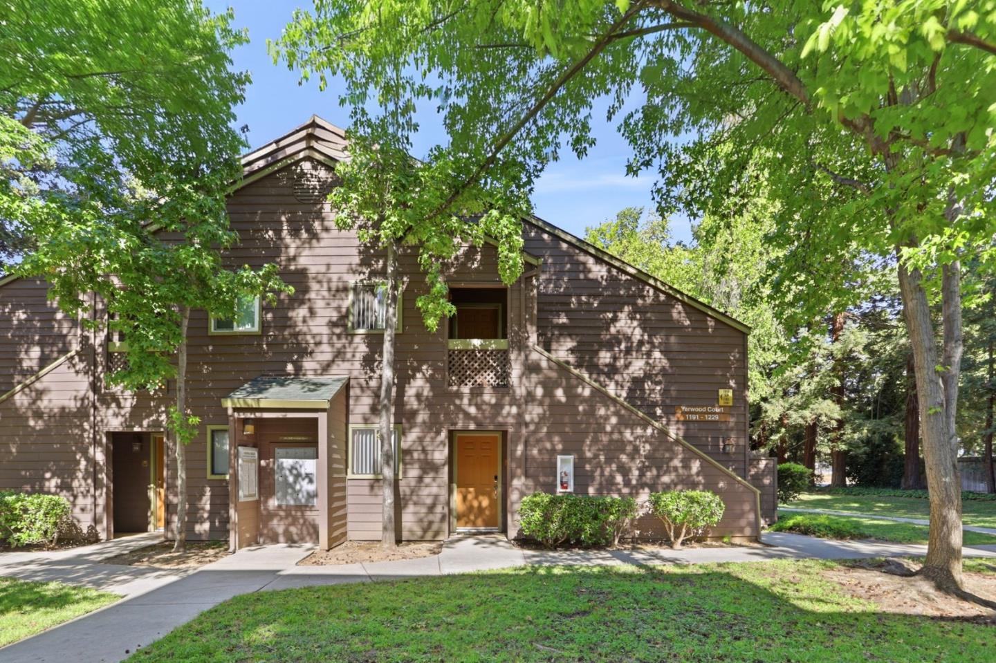 1211 Yarwood Court — photo