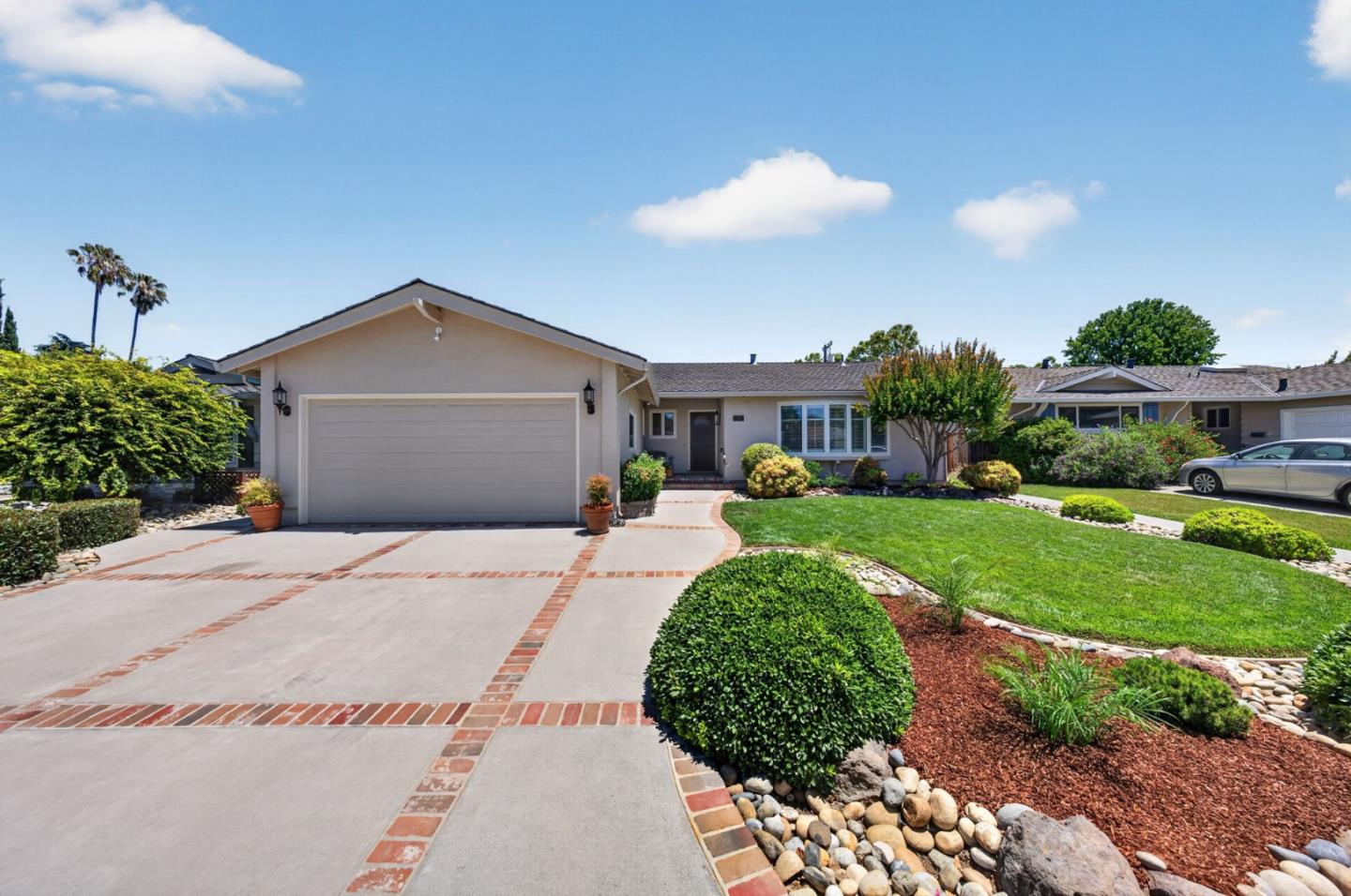 2362 Valencia Court — photo