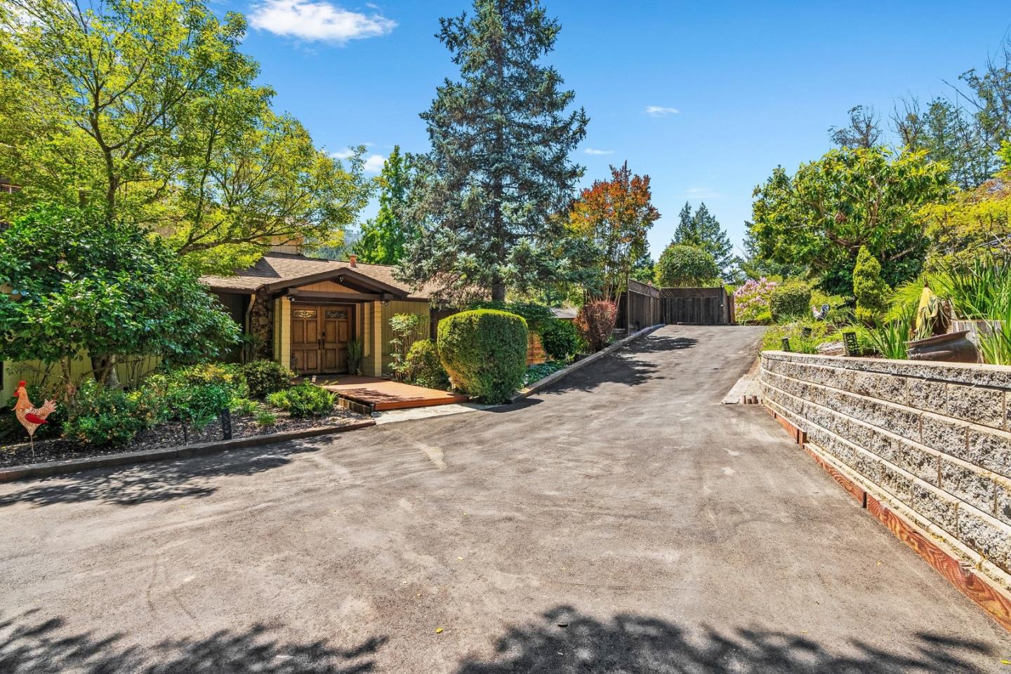 341 Blackstone Court — photo