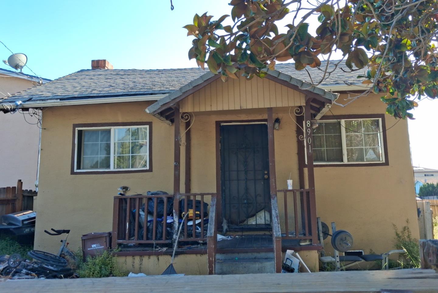 8901 D Street — photo