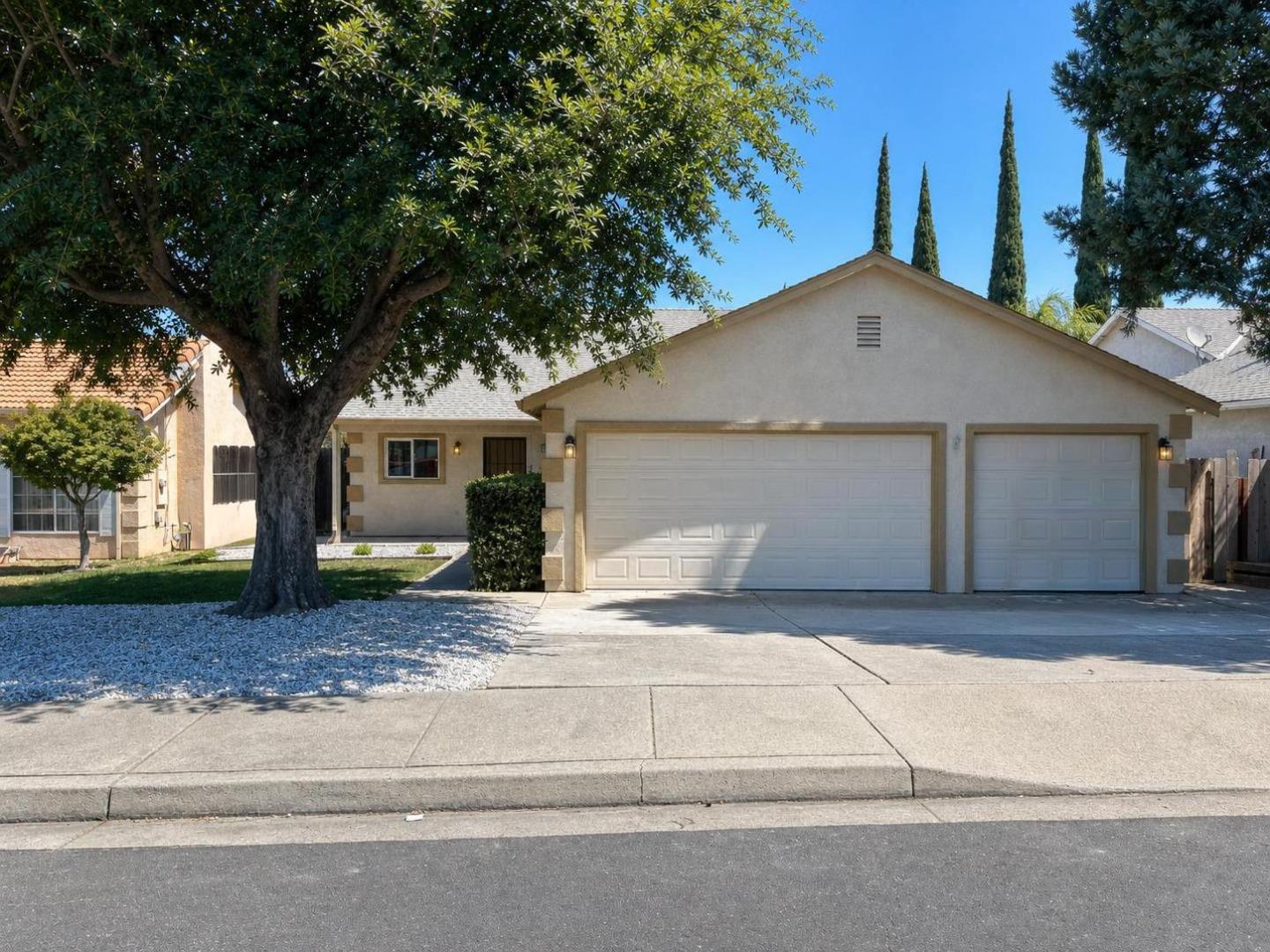 1574 Sun River Street — photo