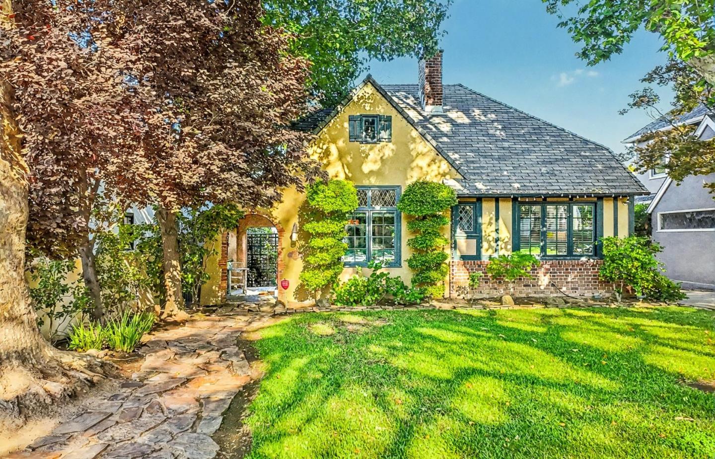 1303 39th Street — photo