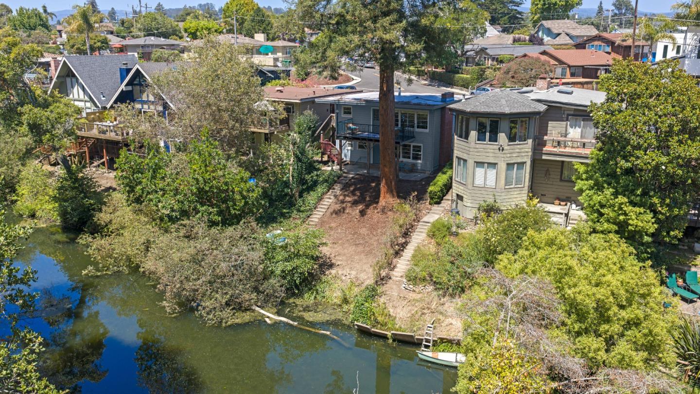 525 Riverview Drive — photo