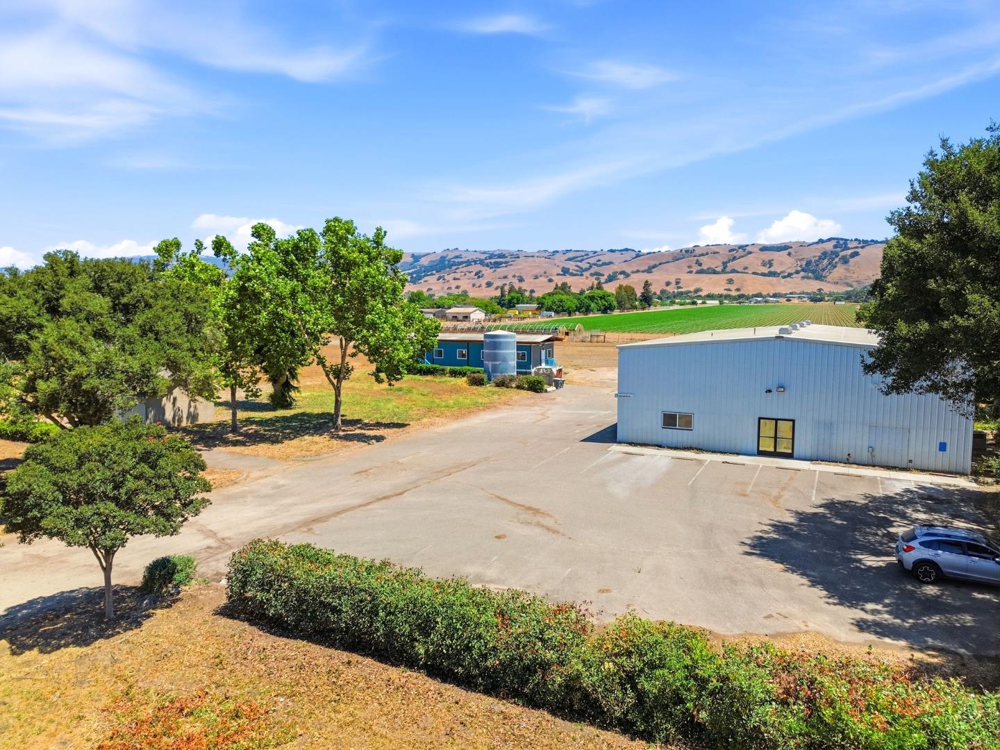 3065 Pacheco Pass Highway — photo