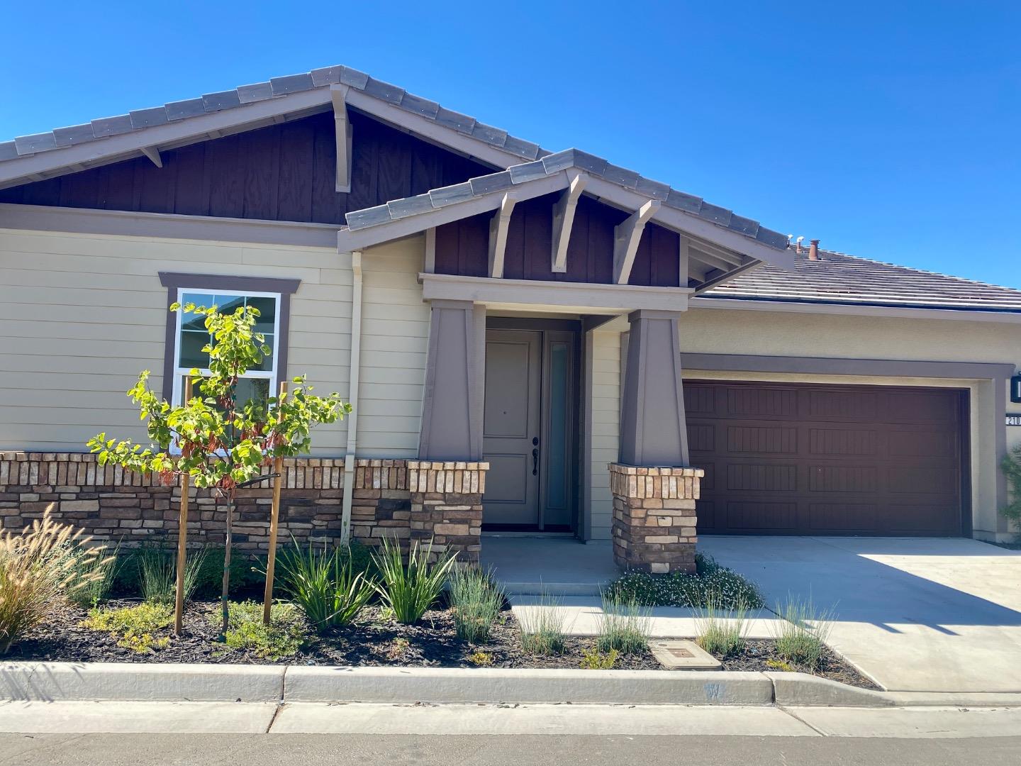 2106 White Oak Drive — photo