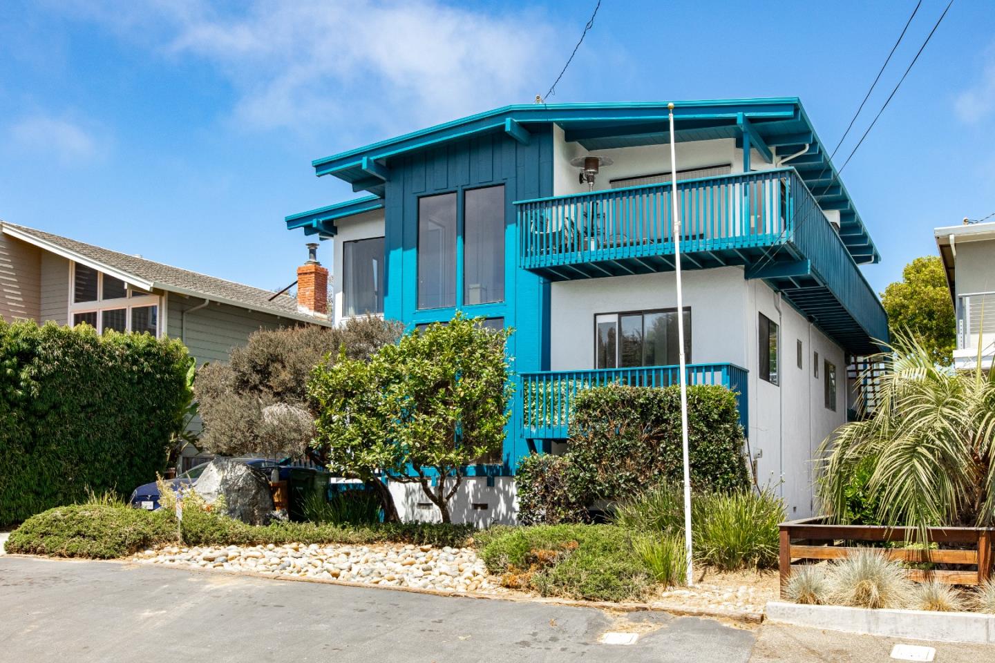 649 Bayview Drive — photo