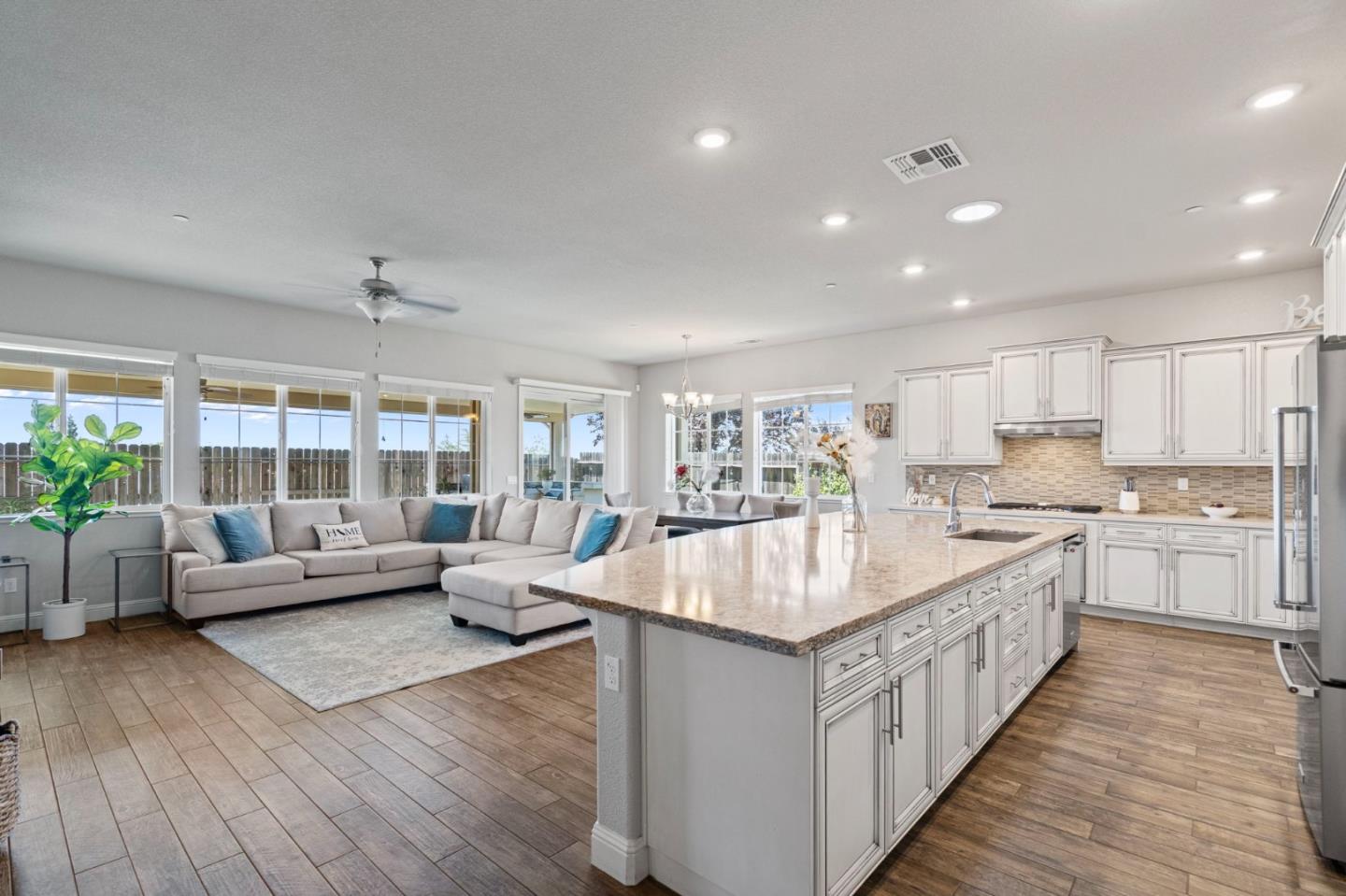 806 Fairywren Court — photo