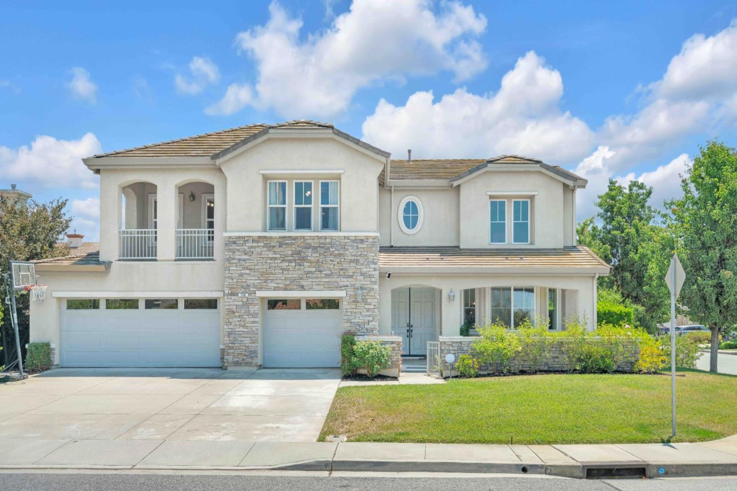190 Fennel Court — photo