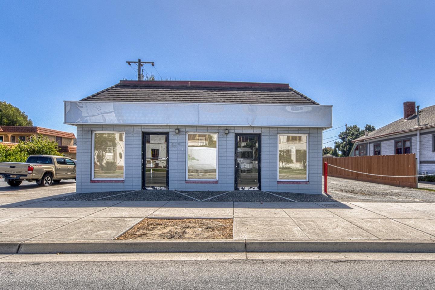 729 S Main Street — photo