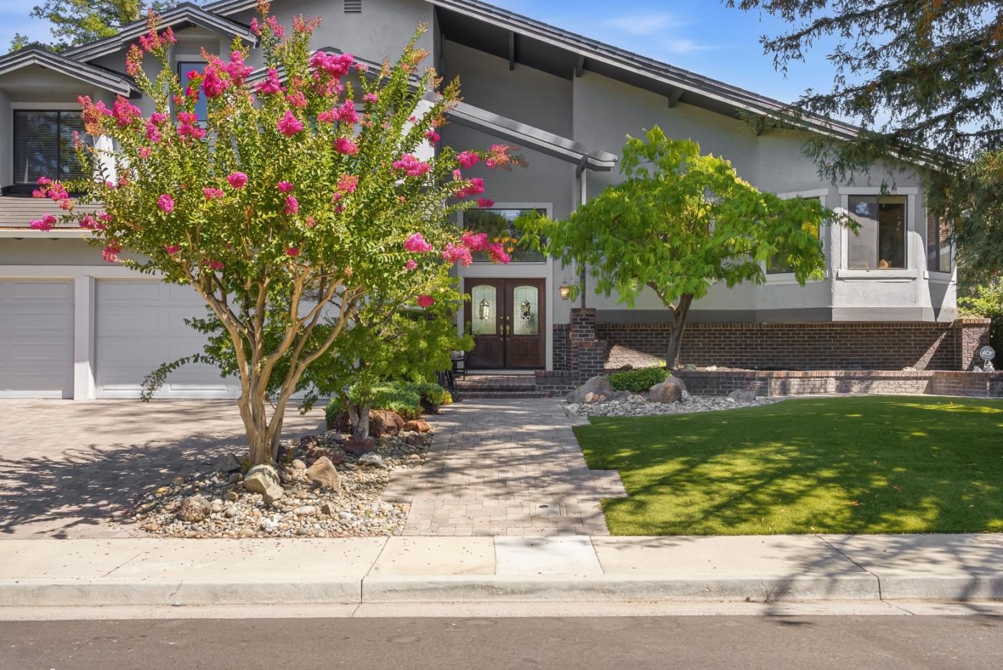 1667 Glenrock Court — photo